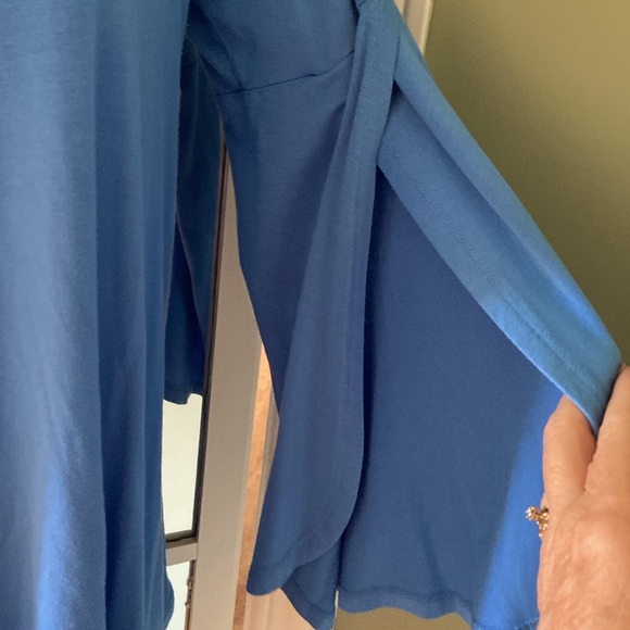 ladies top, sky blue Medium - Picture 5 of 5